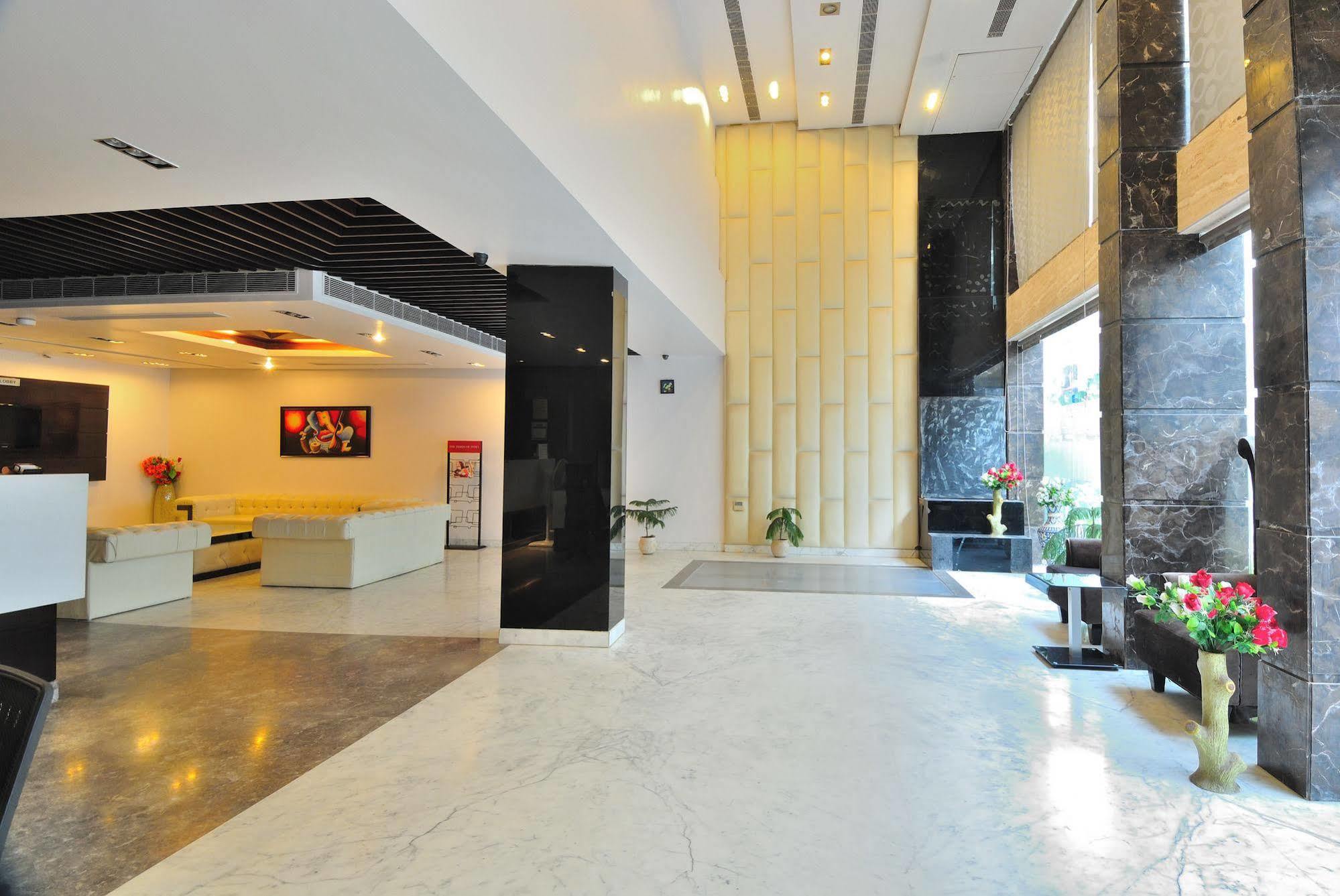 Hotel Elegance Нью-Дели Экстерьер фото